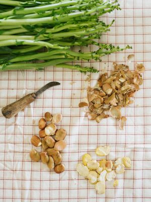 An ancient farming dish of the Apulian tradition, consisting of a coarse purée of broad beans accompanied by rural chicory.