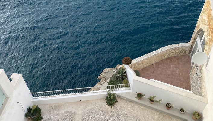 Polignano a Mare, Palazzo Penelope against the sea