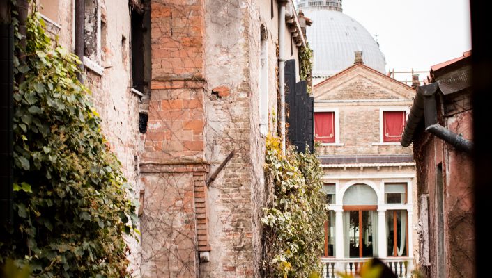 Hotel Flora Venice's essence Veneto Venice, living room, interior design, beach design, home decor, boutique hotel, hotel interior, aesthetics, interior design, summer holiday, italian architecture
