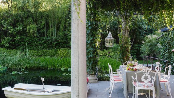 The 5: WAYS TO EXPERIENCE ITALY la foleia private lake water lilies lotuses wine food italian experience italian table conviviality giancarlo morelli cooking eat villa aesthetics dreamy cute relaxing location