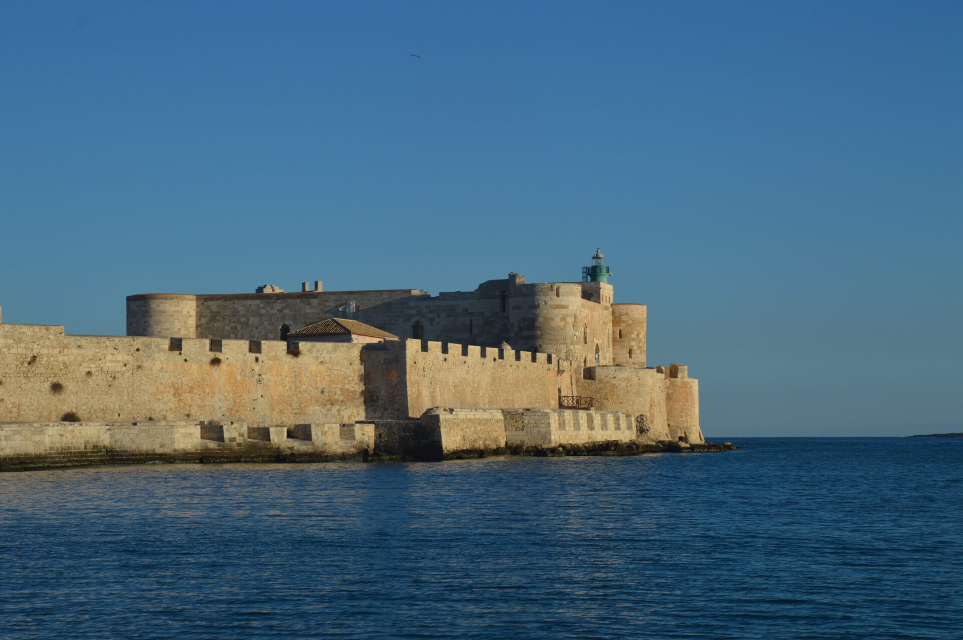 Sailing Sicily Off Season Pt.3 sicilia Italia island boat trip Marzamemi to Ortigia Siracusa sea island rocks view landscape castello di ortigia castle italian architecture