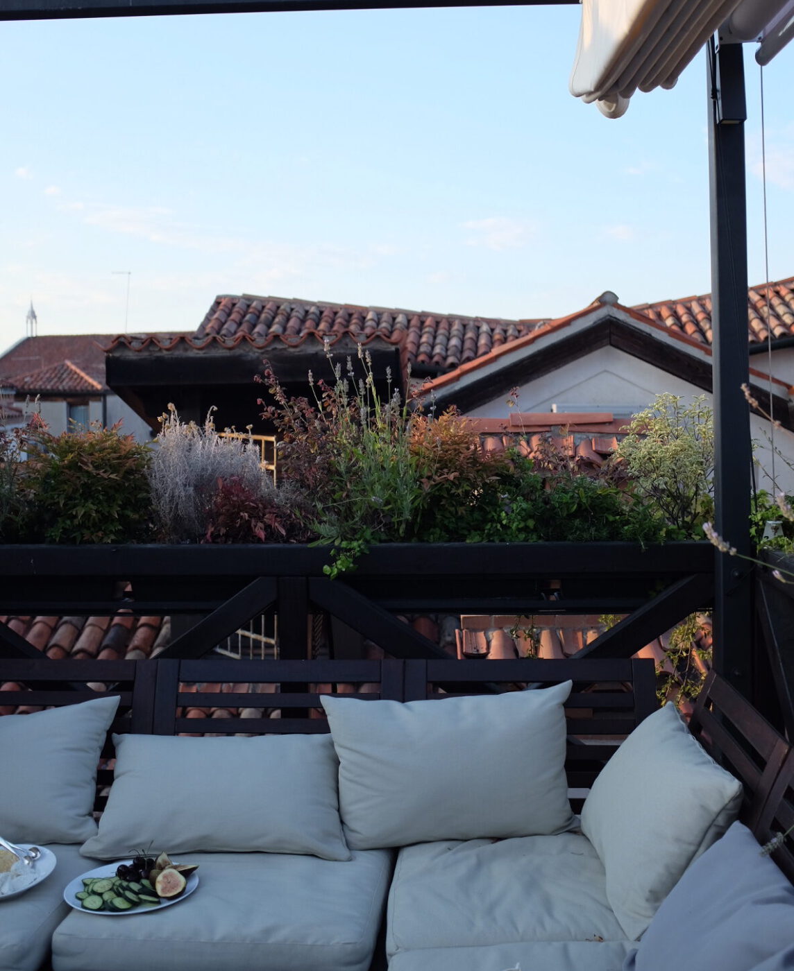 Venice, Venetian lifestyle, Veneto, altana, rooftops, terraces, couch, rooftop drinks
