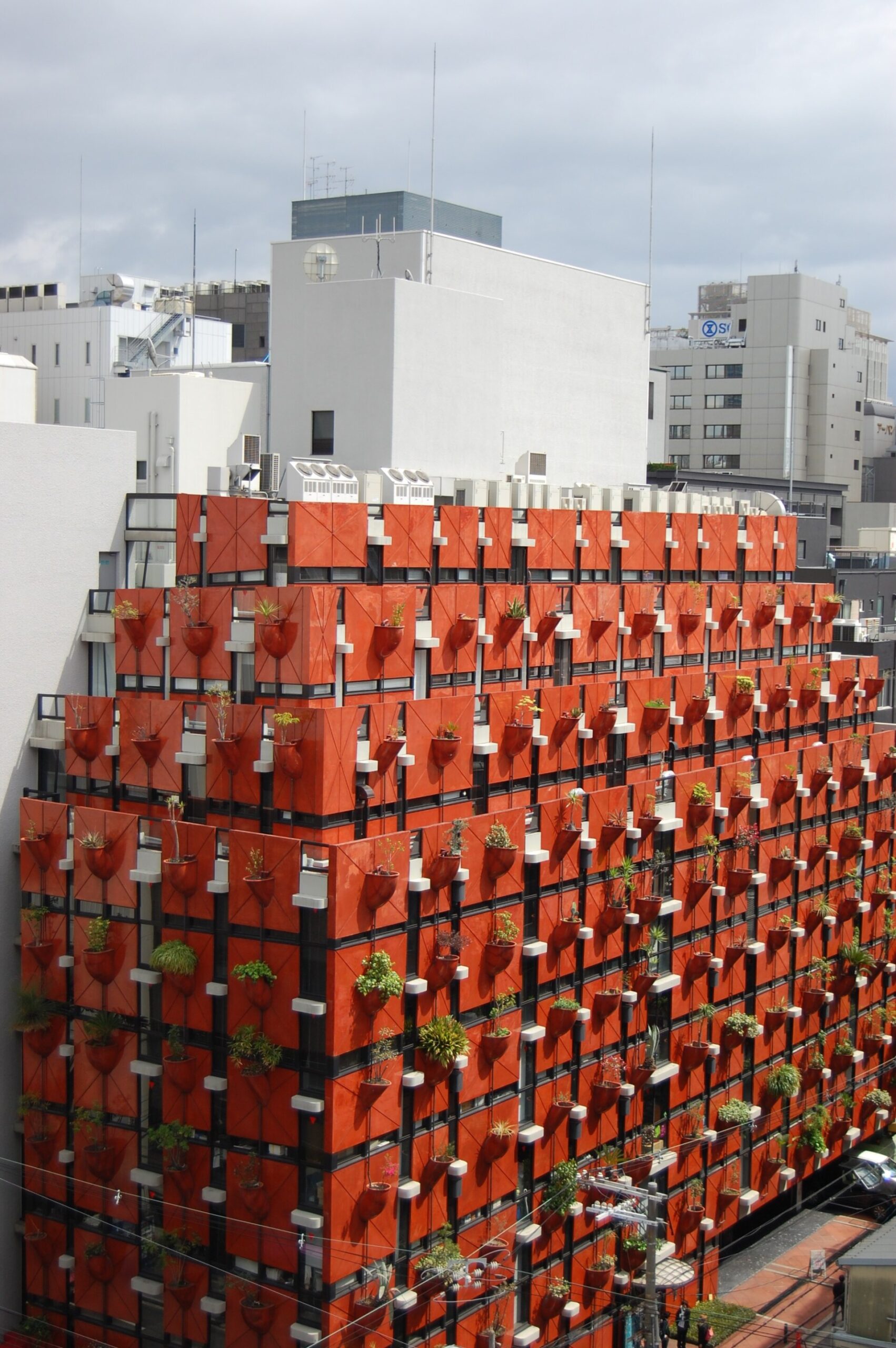 Gaetano Pesce's Organic Building (1993) in Osaka, Japan. The walls of the construction feature extruded pockets with plants, thus creating an impromptu vertical garden