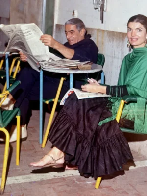 Jacqueline Kennedy in a green cape wearing Canfora sandals