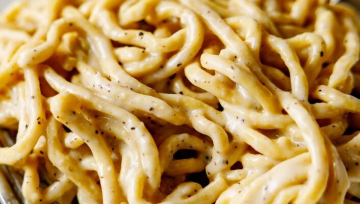 a dish of cacio e pepe pasta