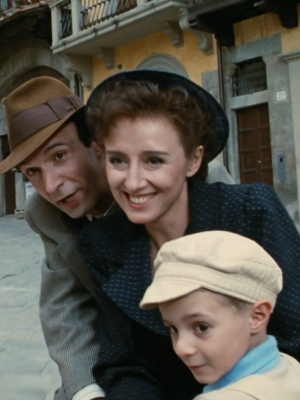 The movie La vita è bella of the family (including actors Roberto Benigni and Nicoletta Braschi) hugging
