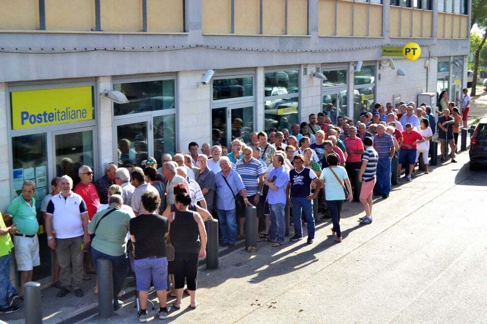 a large group of people queueing at the Italian poste