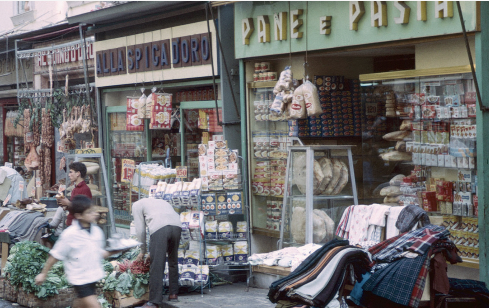 A photo of many overflowing storefronts in Naples