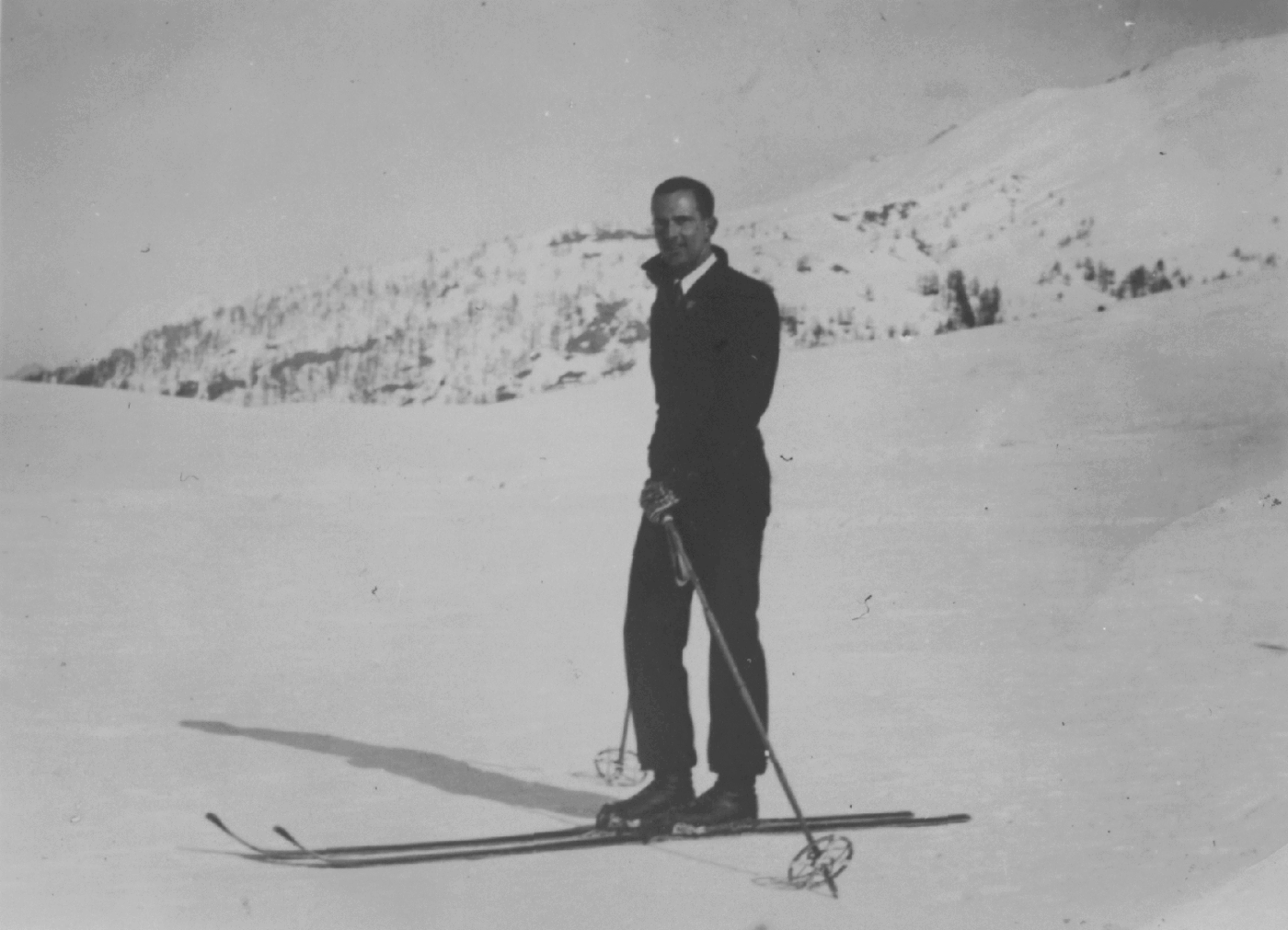 Black and white photo of Umberto II Skiing
