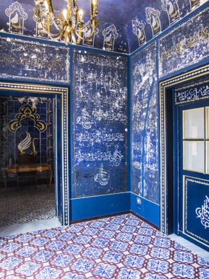 Camera delle Meraviglie - a blue walled room covered in Arabic inscriptions