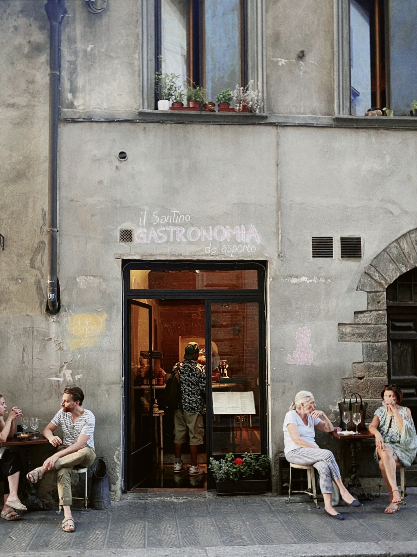 the storefront of Il Santino gastronomica wine bar in Florence