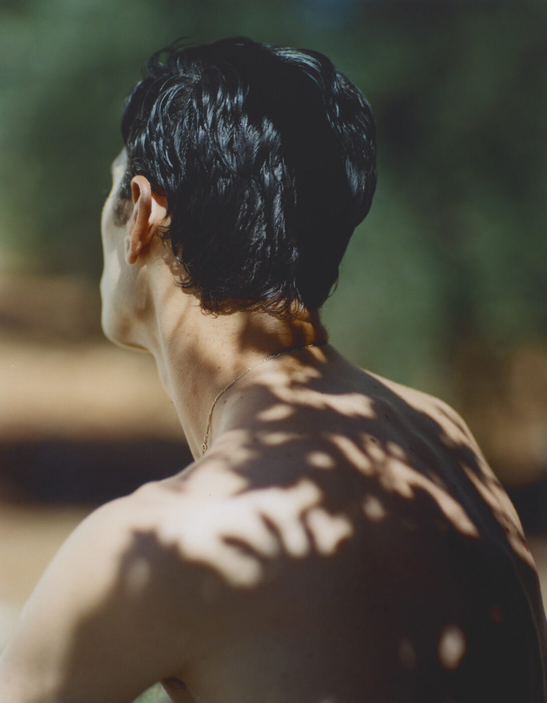 photo by Carlo Piro of a man's back with shadows on it