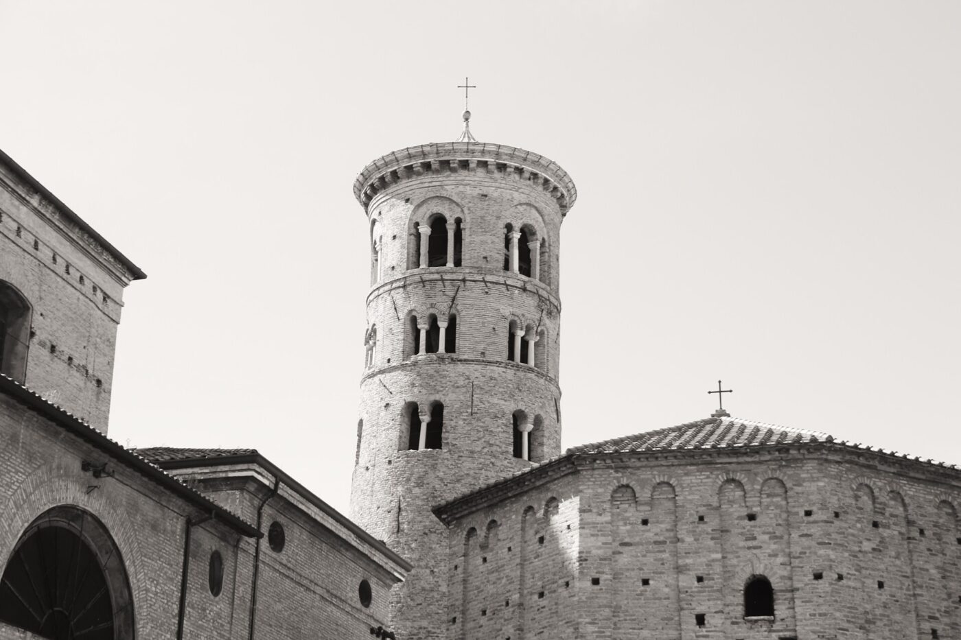 a black and white image of a round stone tower in ravenna
