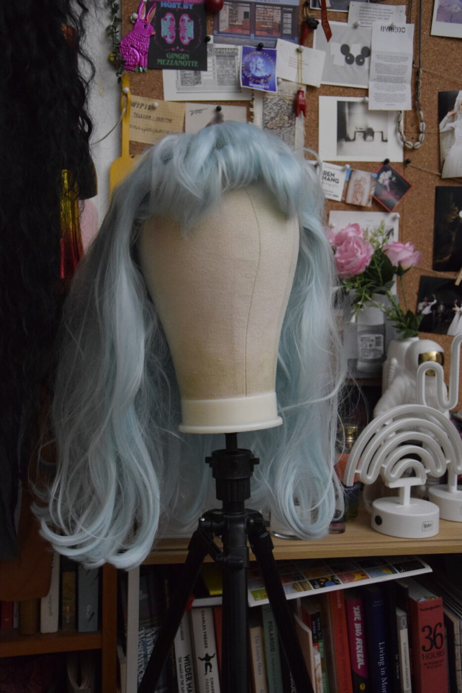 a mannequin head with a silver long wig on top