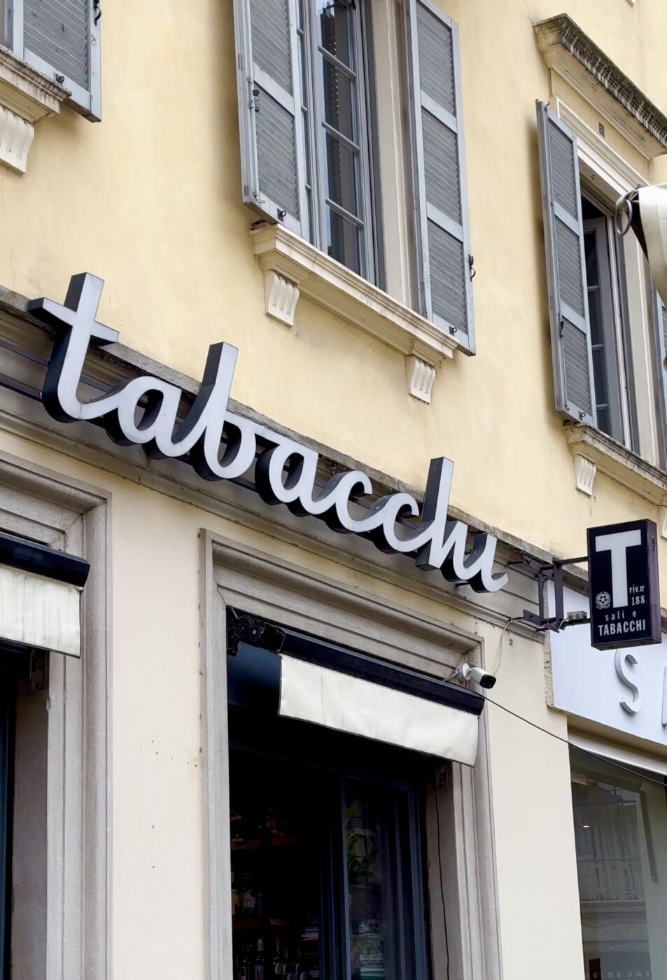 a cursive sign for a tabaccheria