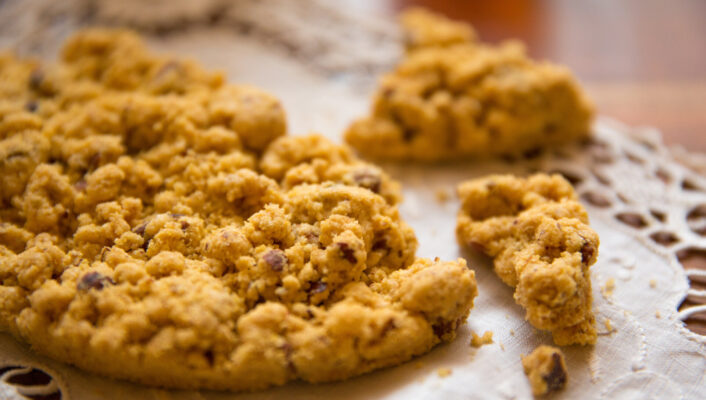 an image of a crumbly cake called sbrisolona from Veneto