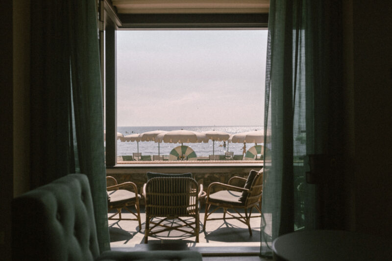 an image of the main bar at hotel windsor