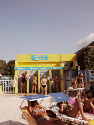 an image of a Bagni in marche with people taking showers marked caldo or freddo