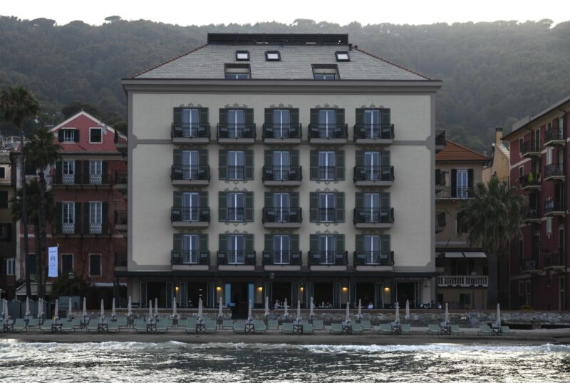 an image of the front facade of hotel windsor