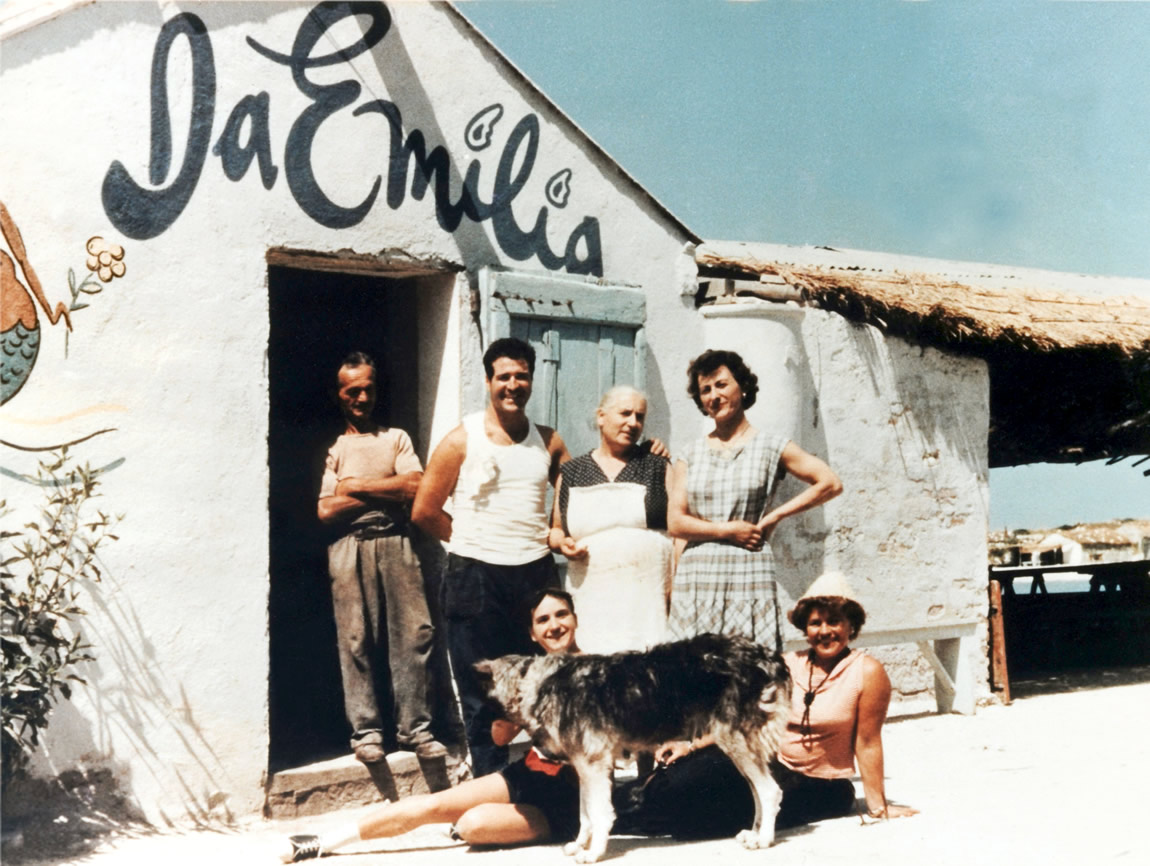 an image of the family who owns Da Emilia in Marche out front of their restaurant
