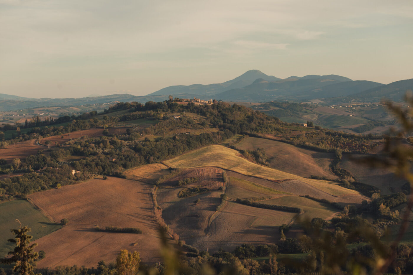 an image of the Lubachi hills in Marche