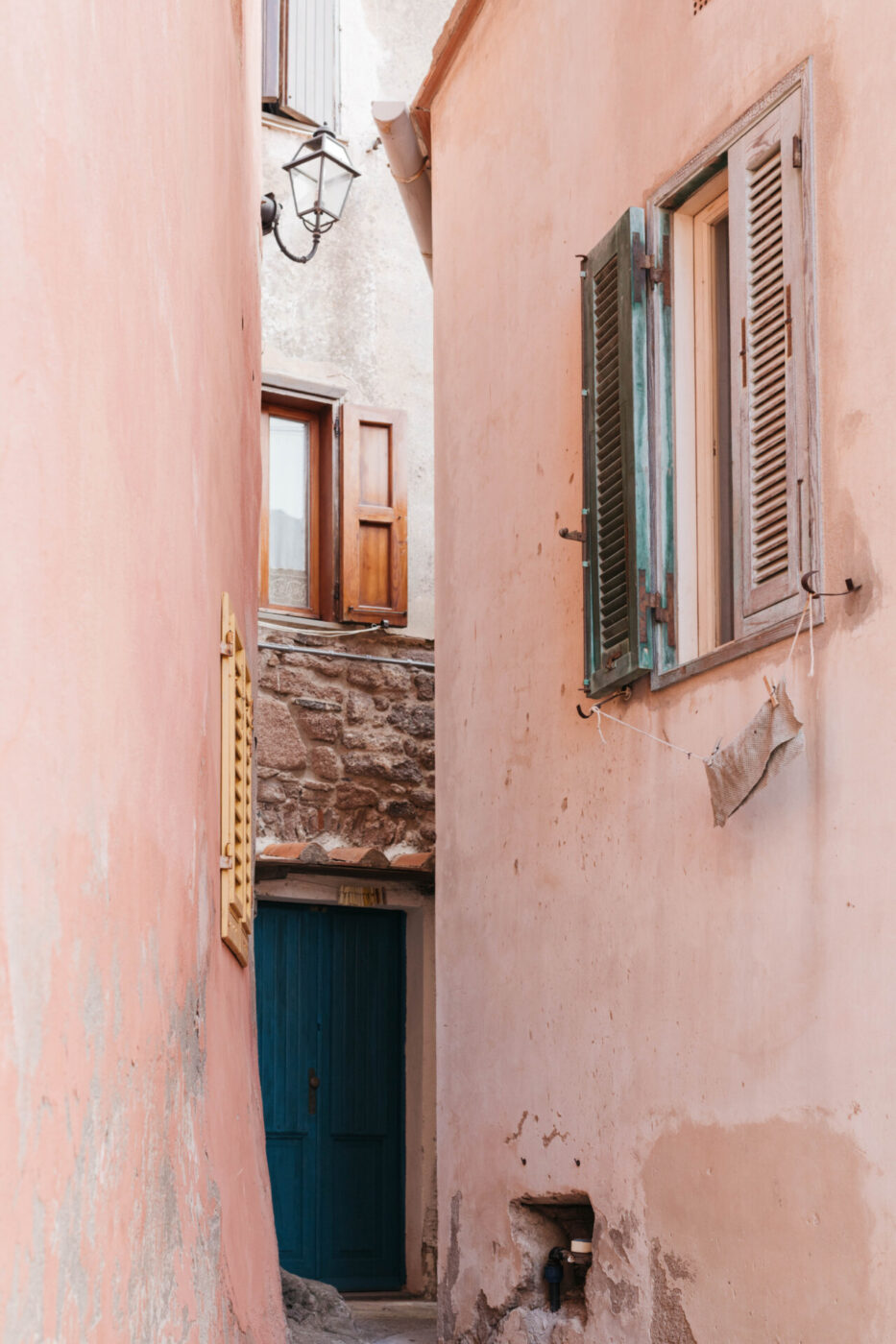 an image of pink walls and a small alley at Forte San Giorgio