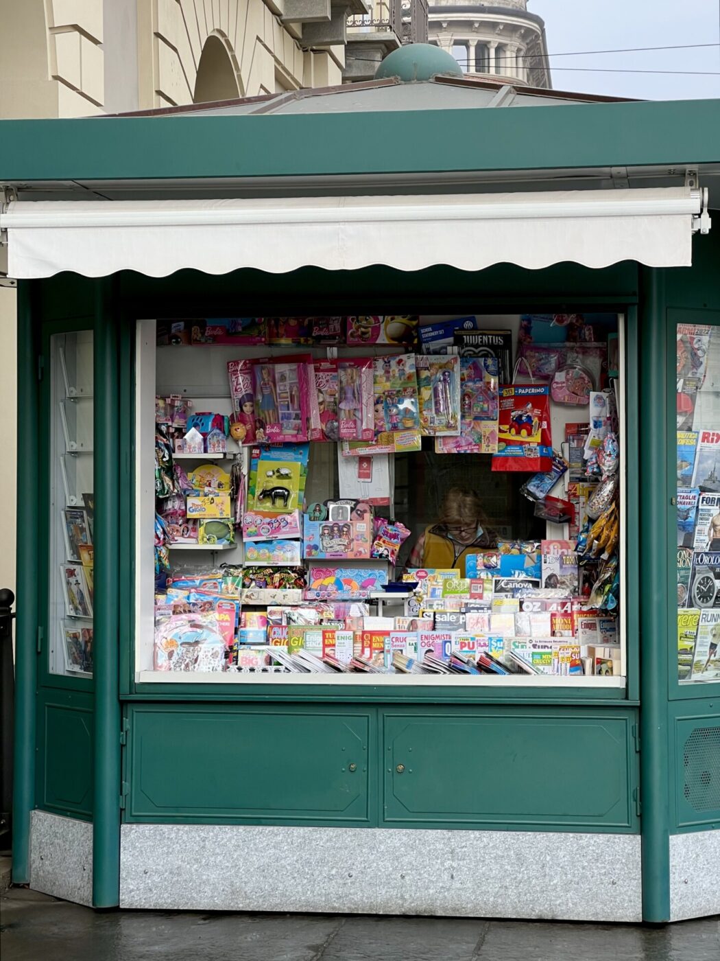 an edicole, or newspaper stand