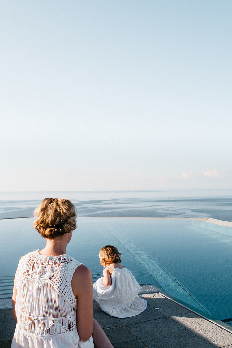 the infinity pool with a mother and daughter in it at Forte San Giorgio