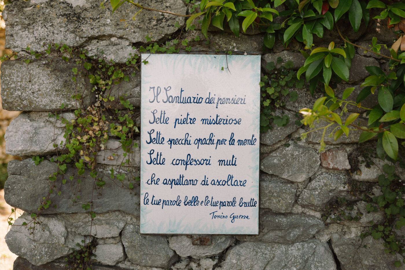 a sign in cursive in italian hanging outside