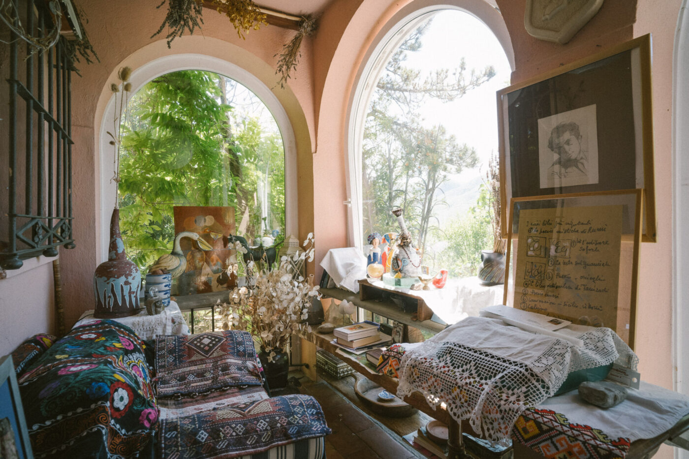 a cramped outdoor area in Tonino Guerras house