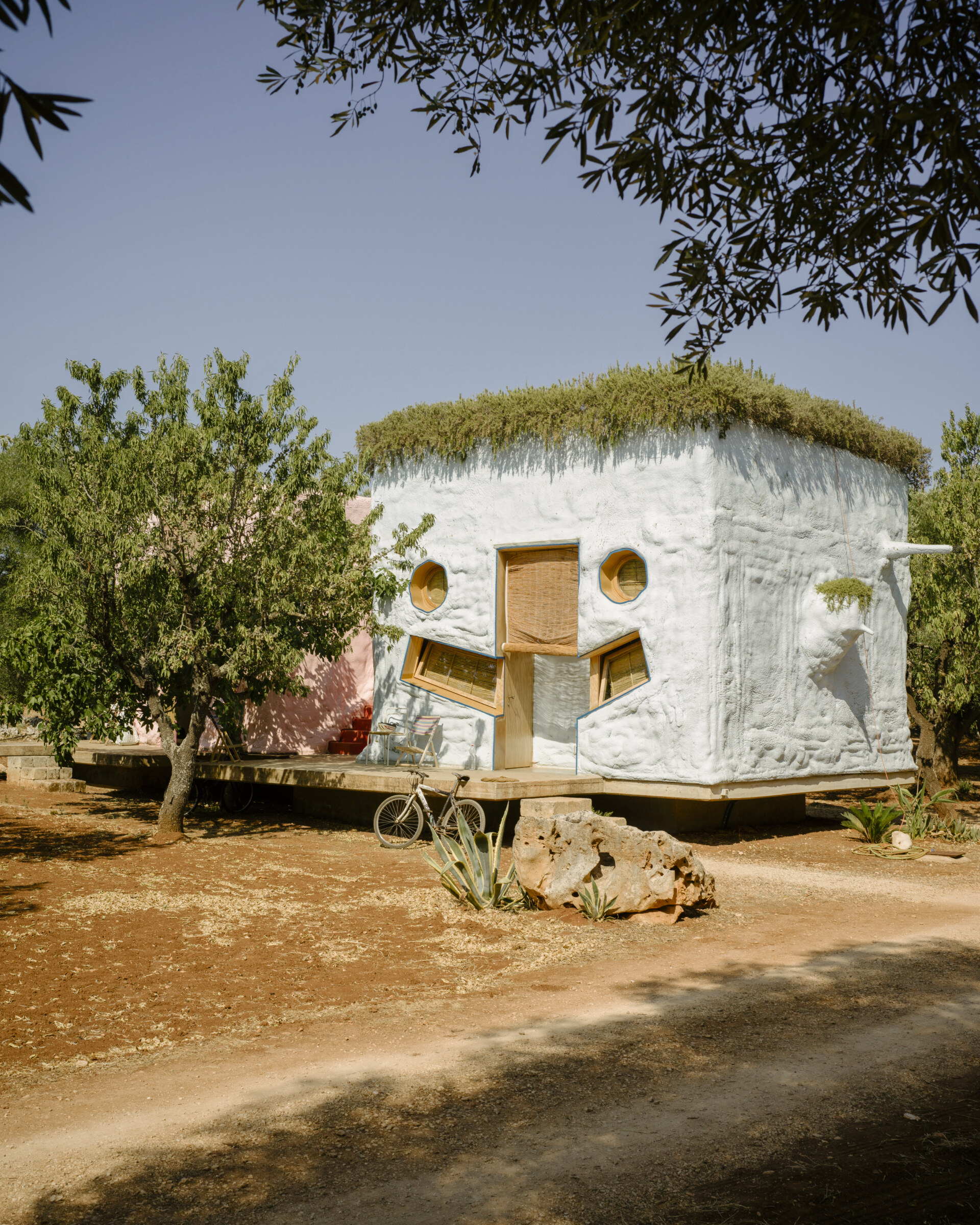 a light blue trullo at Pescetrullo that looks like it has a face