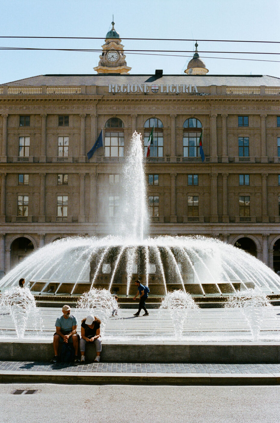 an image of a large fountain in a piazza in genova