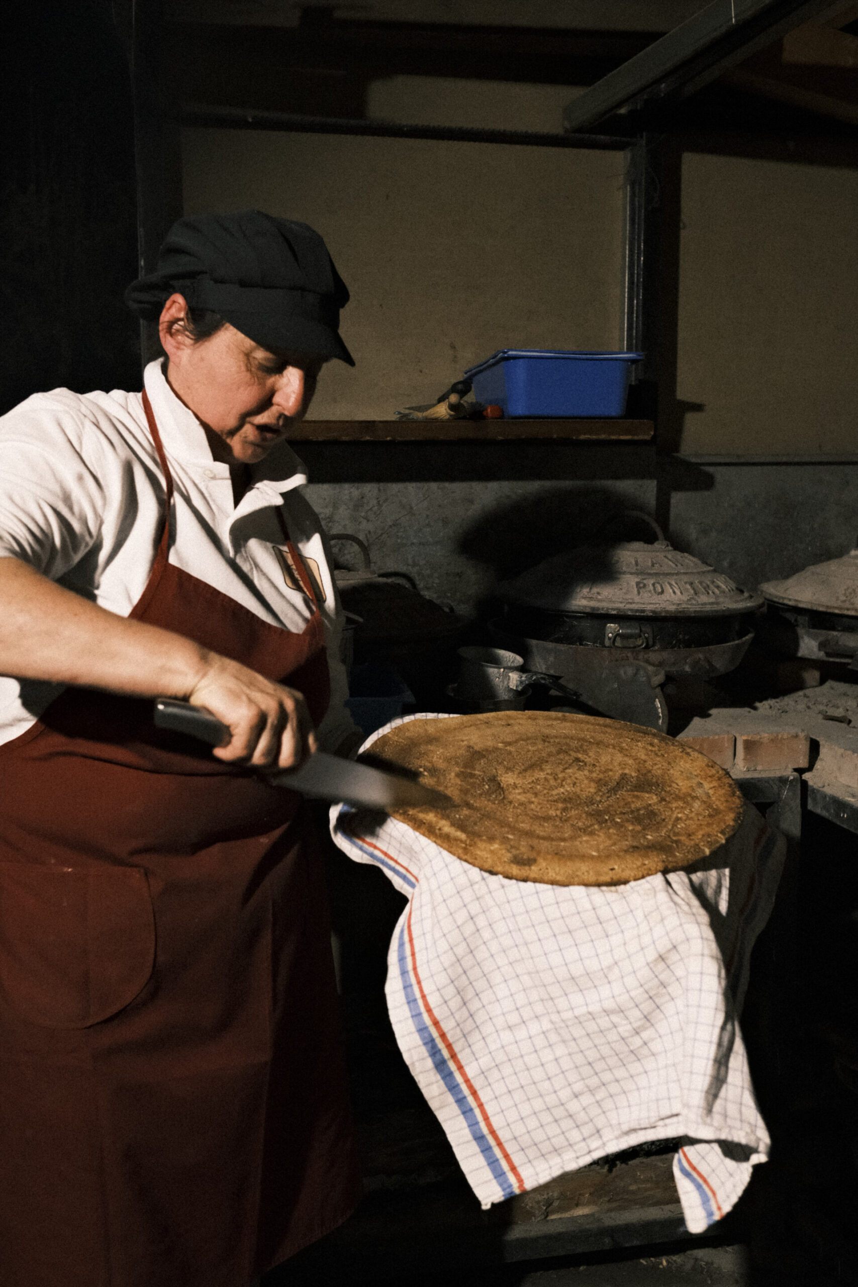 A large testaroli, scraping off the excess crust at La Vecchia Cascina