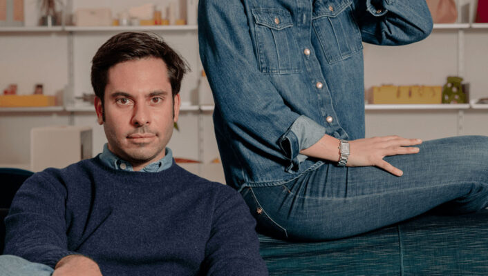 An image of Letizia and Lorenzo Palchetti Tosi sitting in shaft jeans on a couch