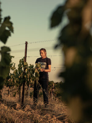 an image of Chiara de Iulis Pepe in the vines