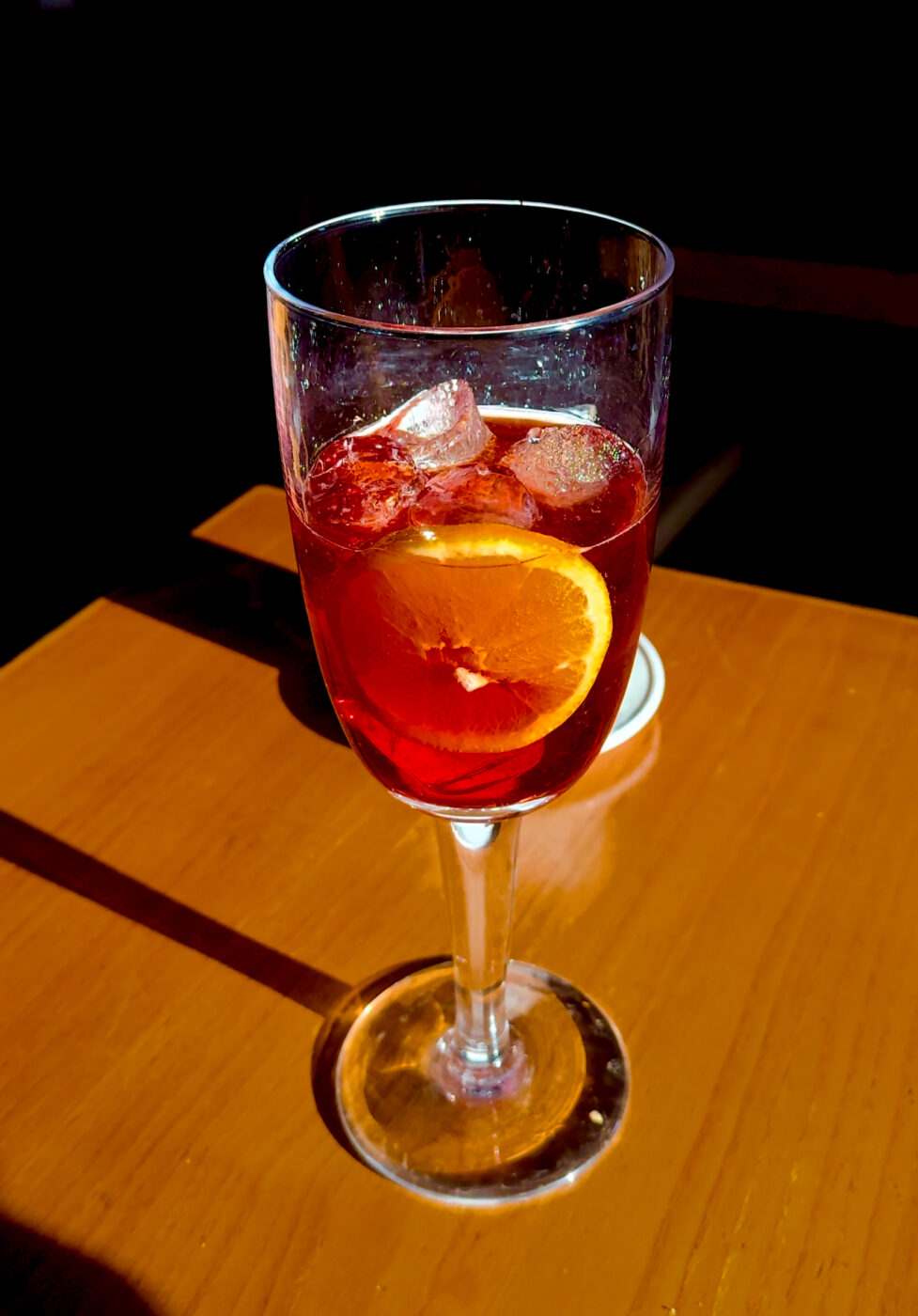 a tall glass of the negroni sbagliato at Bar Basso in Milan