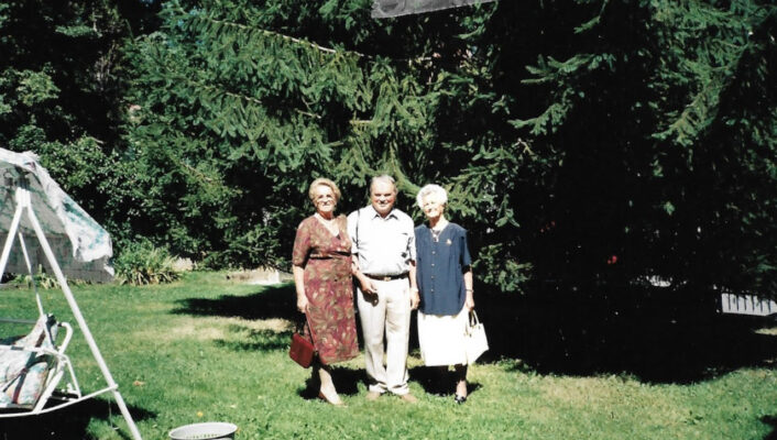a vintage photo of three Italian siblings who immigrated to France
