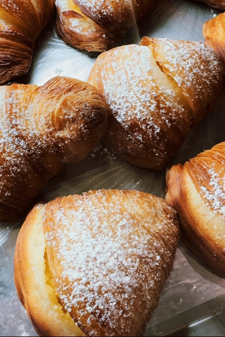 a tray of sfogliatella