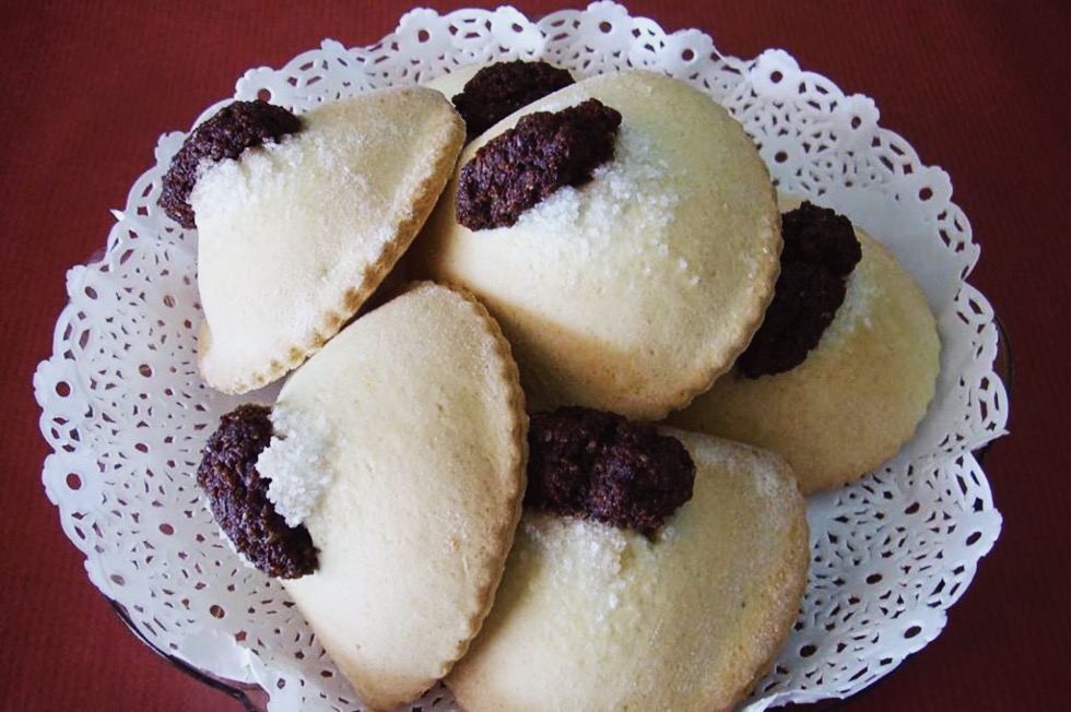 a tray of 'mpanatigghi