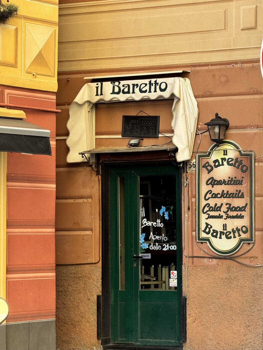 the entryway to Il Baretto