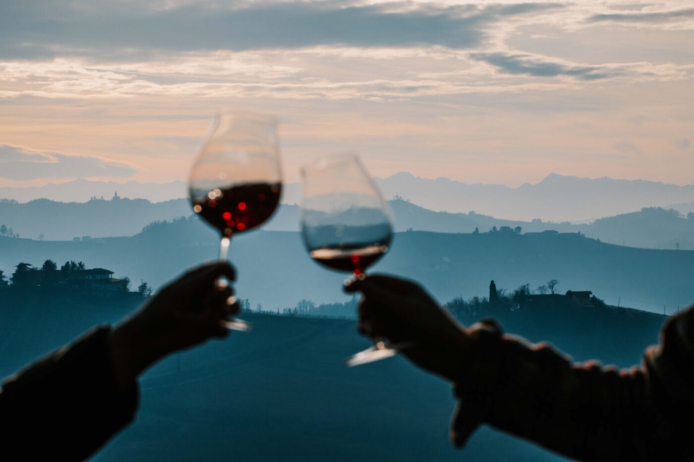 two people clinking wine glasses at Dai Gresy
