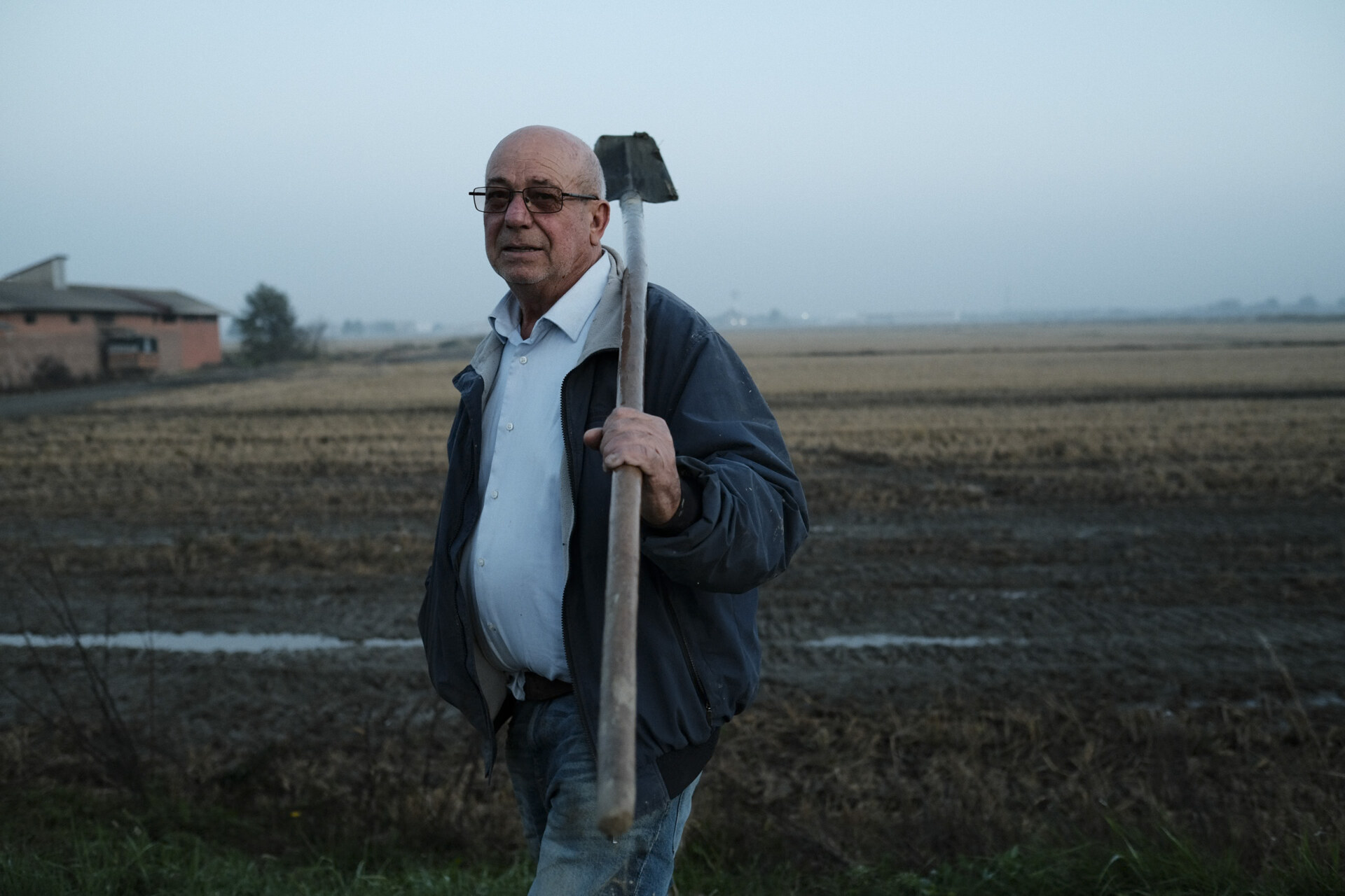 Piero hacking at the field with his badile (shovel)