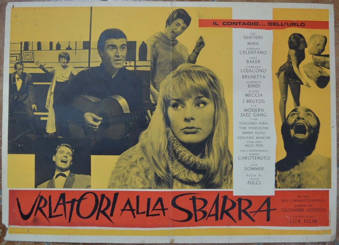 Urlatori alla Sbarra - Un poster di un film italiano depoca presenta un collage di foto in bianco e nero di varie persone, tra cui musicisti e artisti, su uno sfondo giallo e rosso brillante. Sono elencati il cast e i titoli di coda.