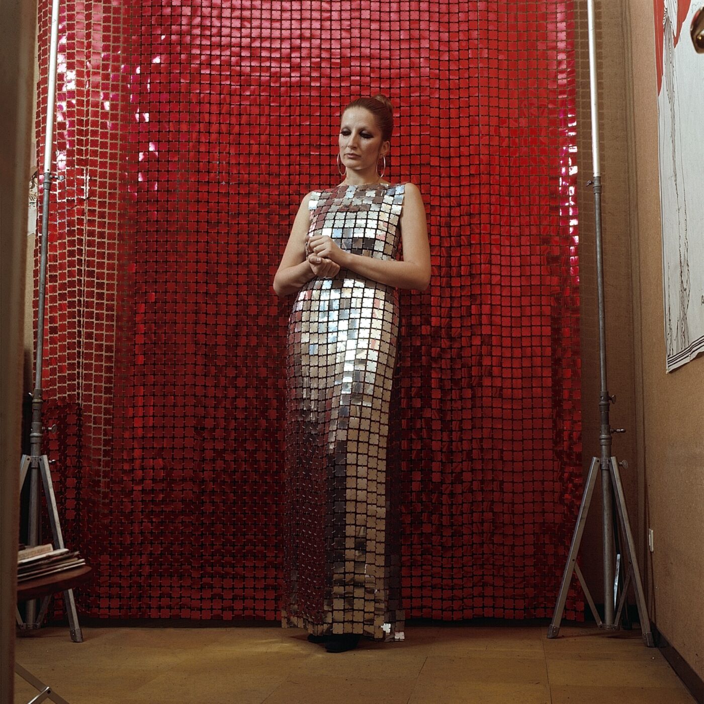 Mina as a metallic goddess in Alberto Caroli’s “Magic Dress”