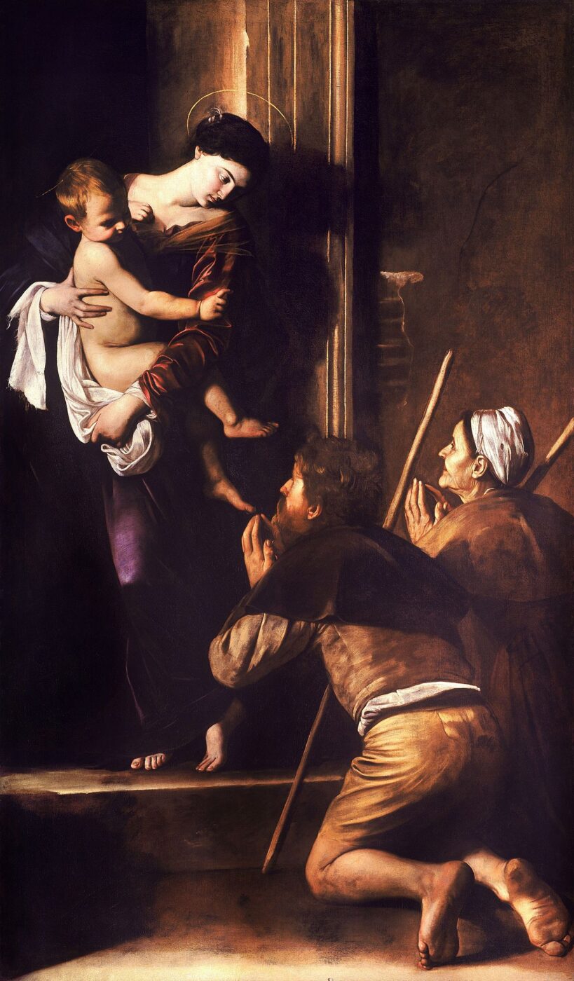 [Nessun titolo dell'immagine fornito] - Un dipinto raffigura la Vergine Maria che tiene in braccio Gesù bambino mentre due umili figure si inginocchiano davanti a loro in preghiera, con uno sfondo scuro e un'illuminazione drammatica che mette in risalto i personaggi centrali.