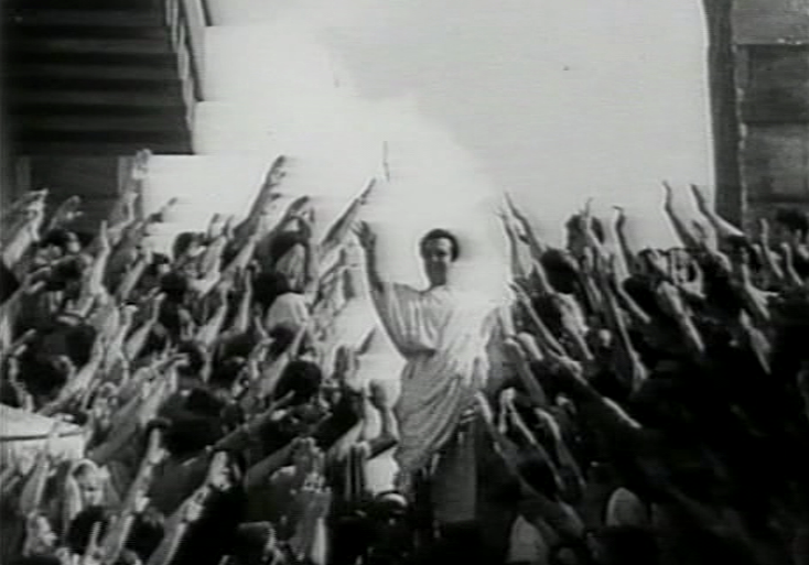Scipione being greeted with the Roman salute in Scipione l'Africano (1937)
